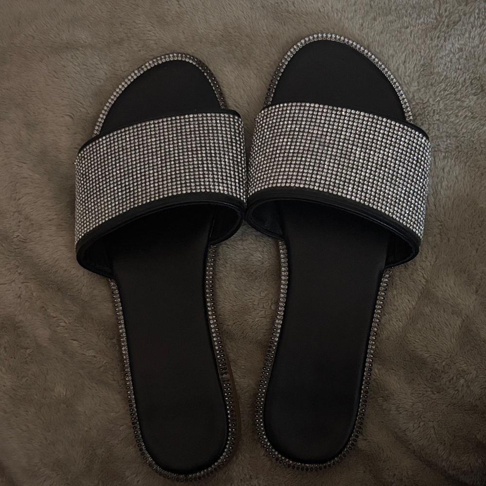 Amazon Essentials Black and Silver Slide Sandals